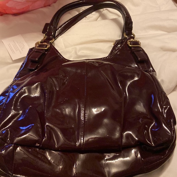 🎀 AUTH COACH BURGUNDY PATENT LEATHER SHOULDER TOTE BAG GREAT CONDITION 💛 - Picture 6 of 7